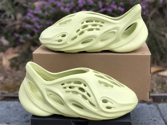 Yeezy Foam Runner Lemon color