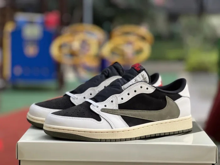 Authentic Travis Scott x Air Jordan 1 Low “Olive”Women Size