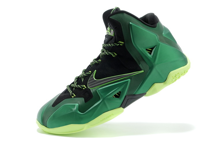 LeBron James 11-014