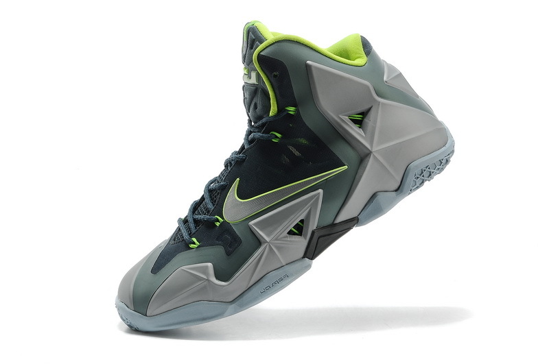 LeBron James 11-017