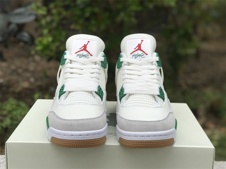 Authentic Nike SB x Air Jordan 4 “Pine Green”