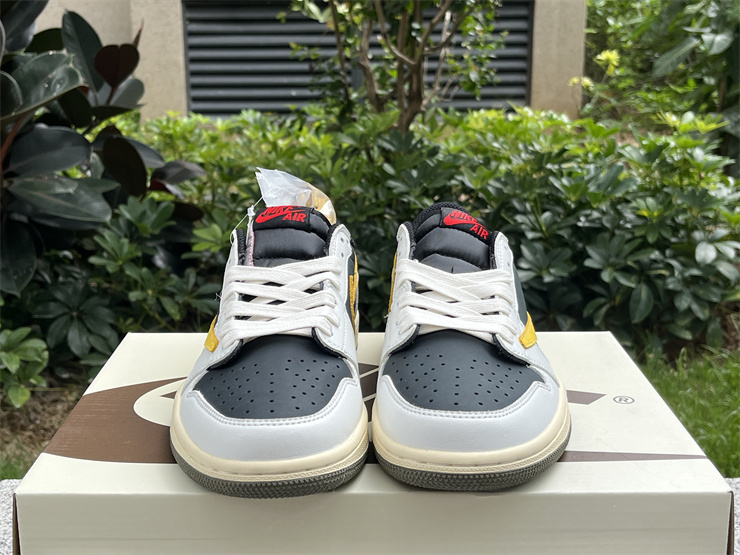 Authentic Travis Scott x Air Jordan 1