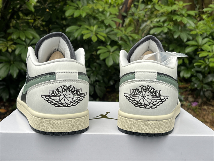 Authentic Air Jordan 1 Low WMNS “Jade Smoke”