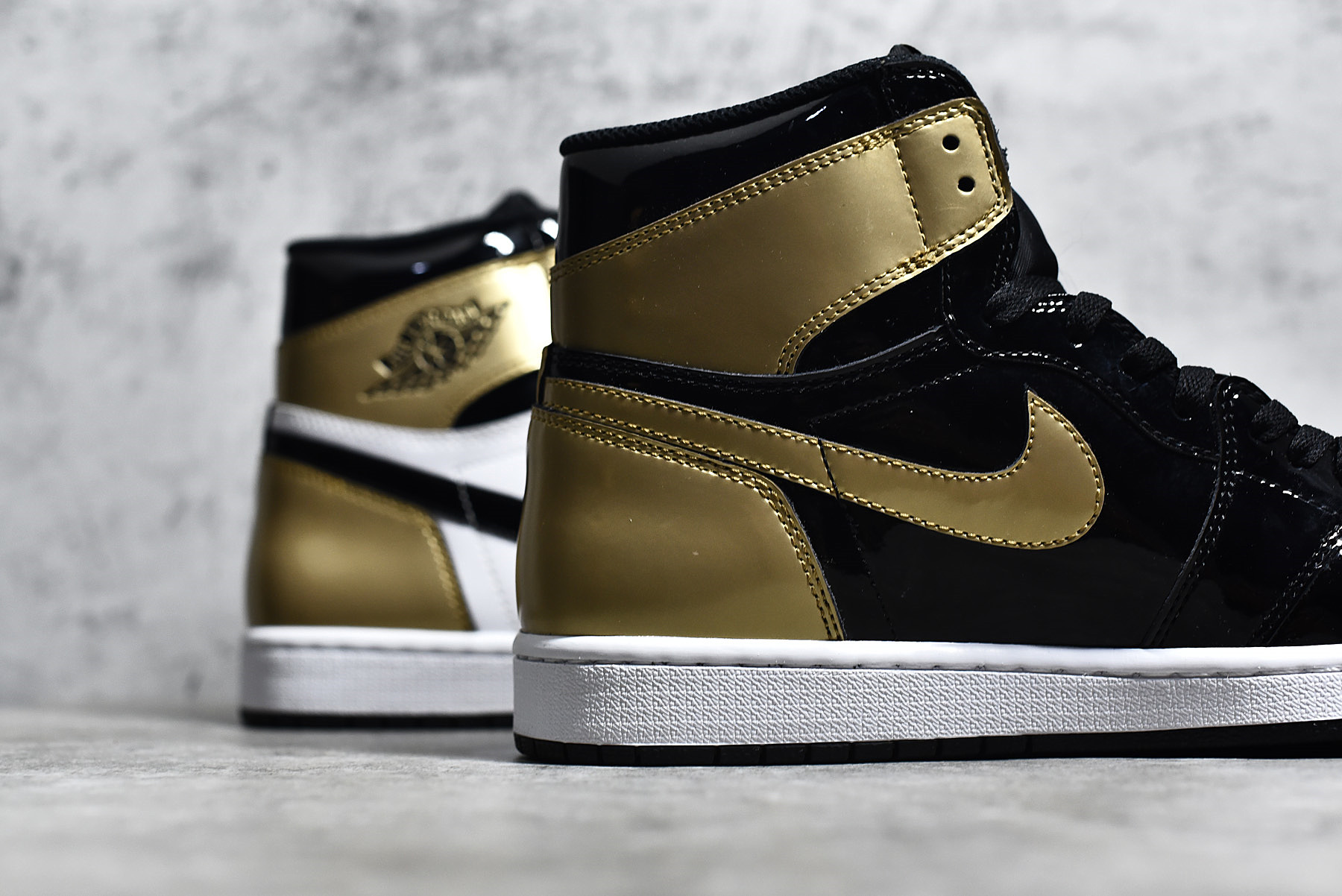 Authentic Air Jordan 1 Top 3 Gold ComplexCon GS 