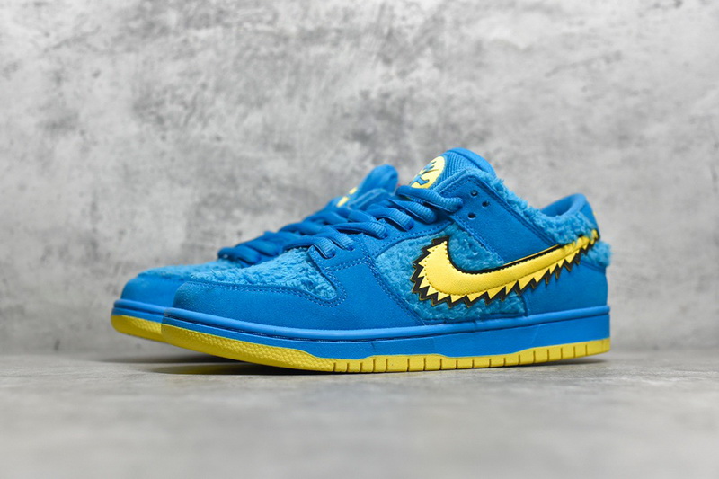 Authentic Grateful Dead x Nike SB Dunk Low “Blue Bear” 