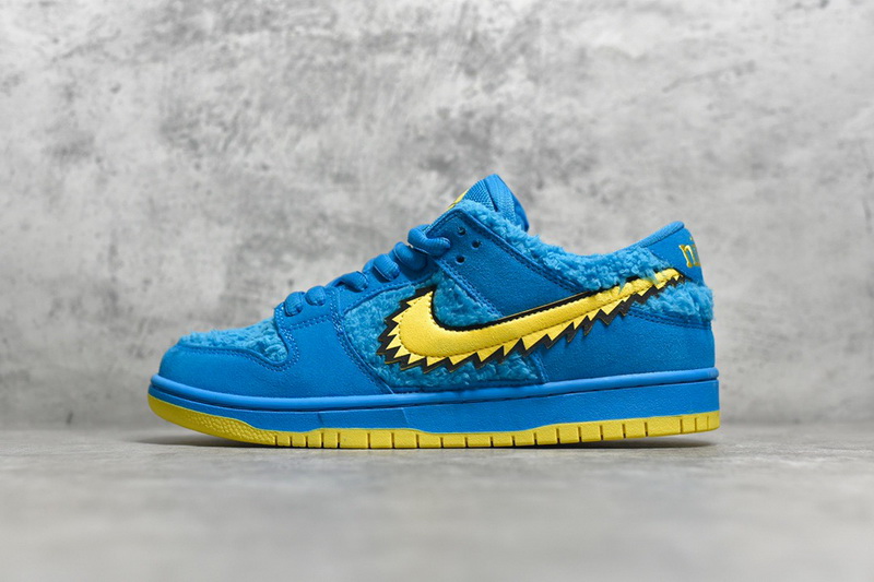 Authentic Grateful Dead x Nike SB Dunk Low “Blue Bear” 