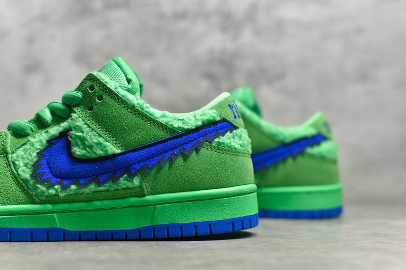 Authentic Grateful Dead x Nike Dunk SB Low “Green Bear”