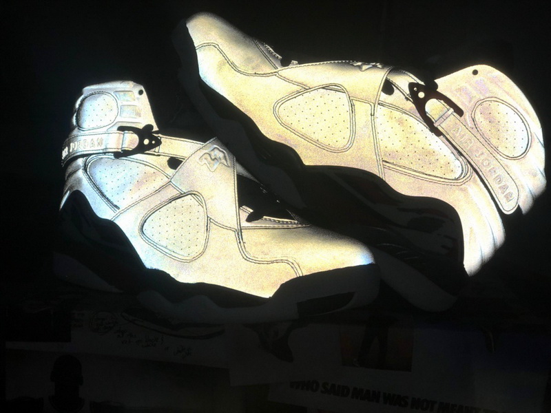 Authentic Air Jordan 8 “Reflective Bugs Bunny” 