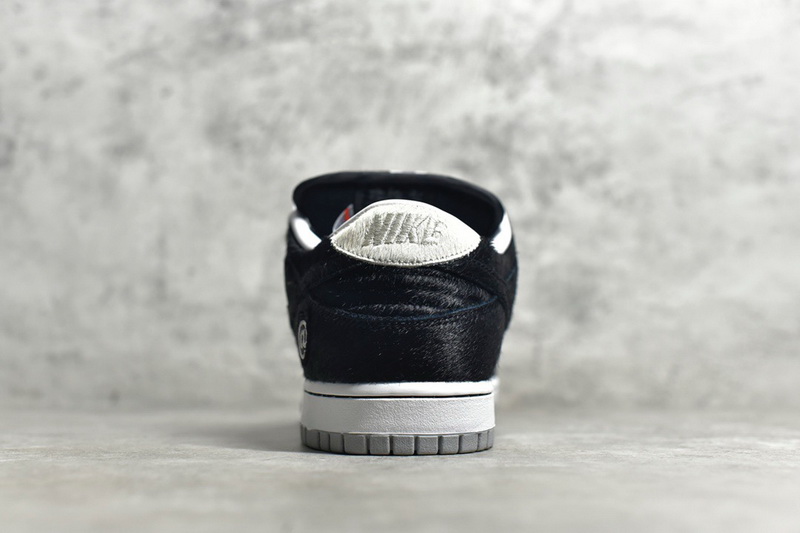 Authentic Nike SB Zoom Dunk Elite “BE@RBRICK”