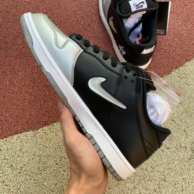 Authentic Supreme x Nike SB Dunk Metallic Sliver 