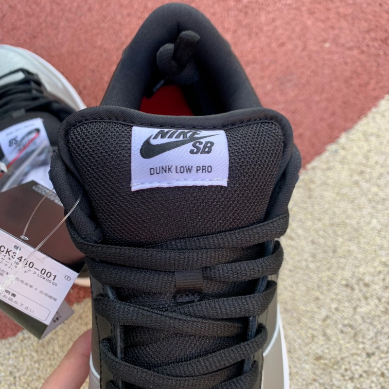 Authentic Supreme x Nike SB Dunk Metallic Sliver 