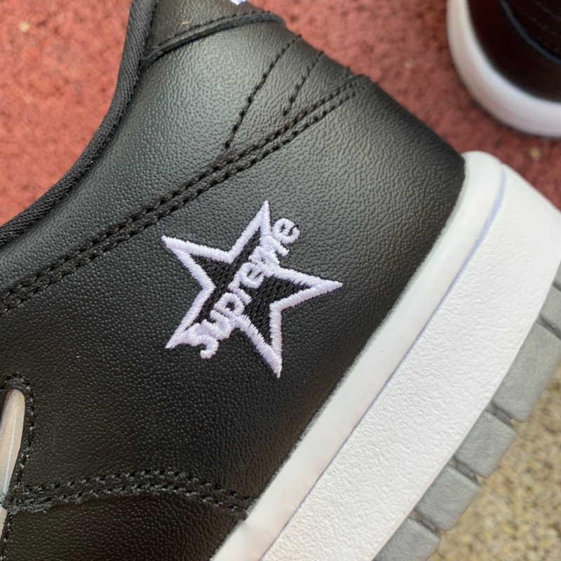 Authentic Supreme x Nike SB Dunk Metallic Sliver 