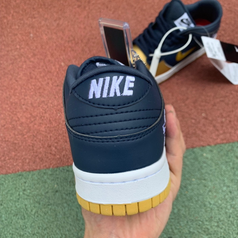 Authentic Supreme x Nike SB Dunk