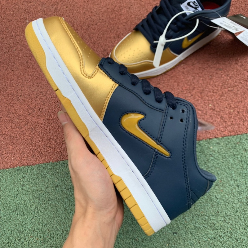 Authentic Supreme x Nike SB Dunk