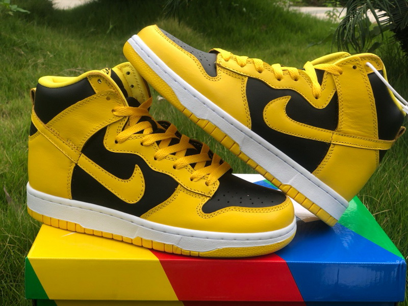 Authentic Nike Dunk High SP “Varsity Maize”