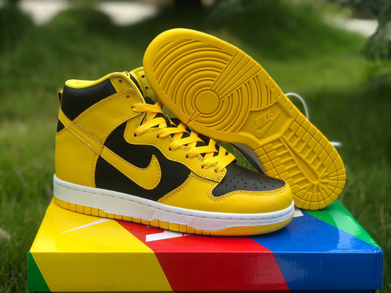 Authentic Nike Dunk High SP “Varsity Maize”