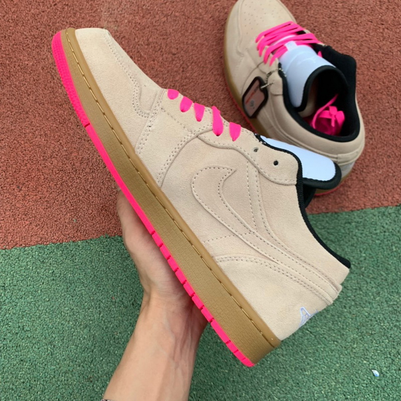 Air Jordan 1 Low Suede