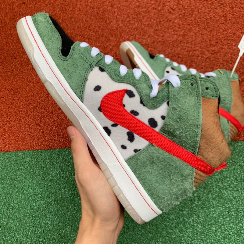 Nike SB Dunk High Dog Walker