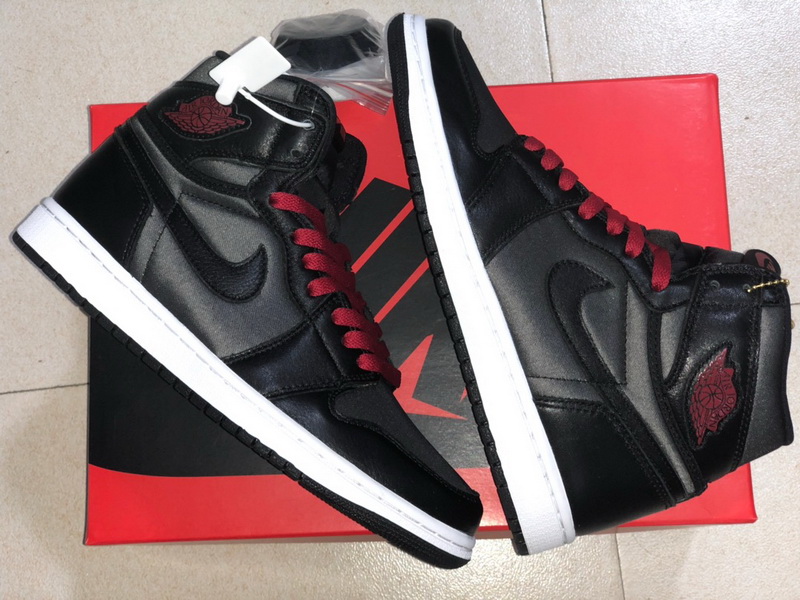 Authentic Air Jordan 1“Black Satin”