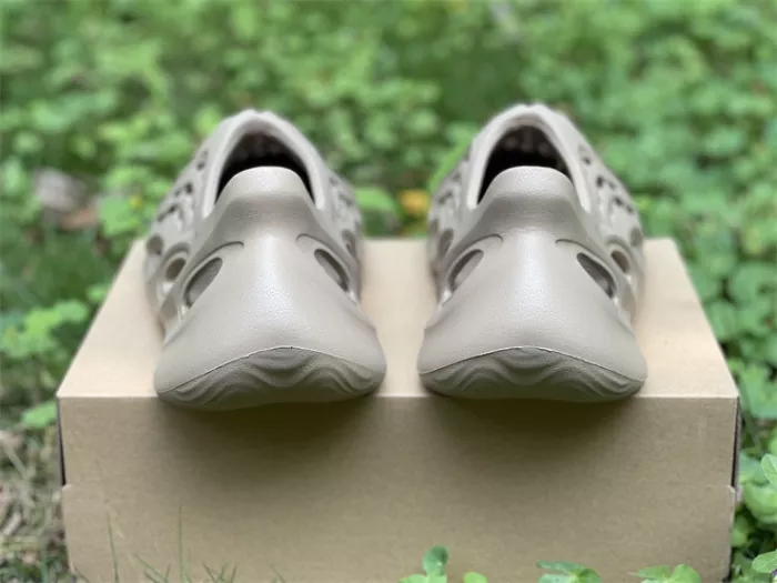 Authentic Yeezy Foam Runner “Mist”