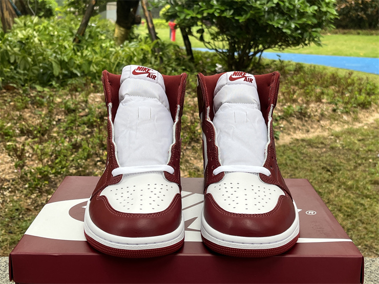 Authentic Air Jordan 1 High OG “Team Red”